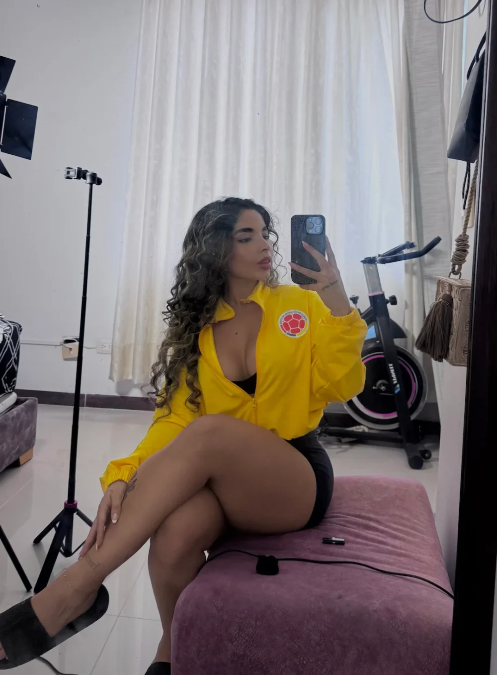 Chaqueta Aeroready Homenaje amarillo, talla S — Cervo Sport, ropa deportiva de mujer