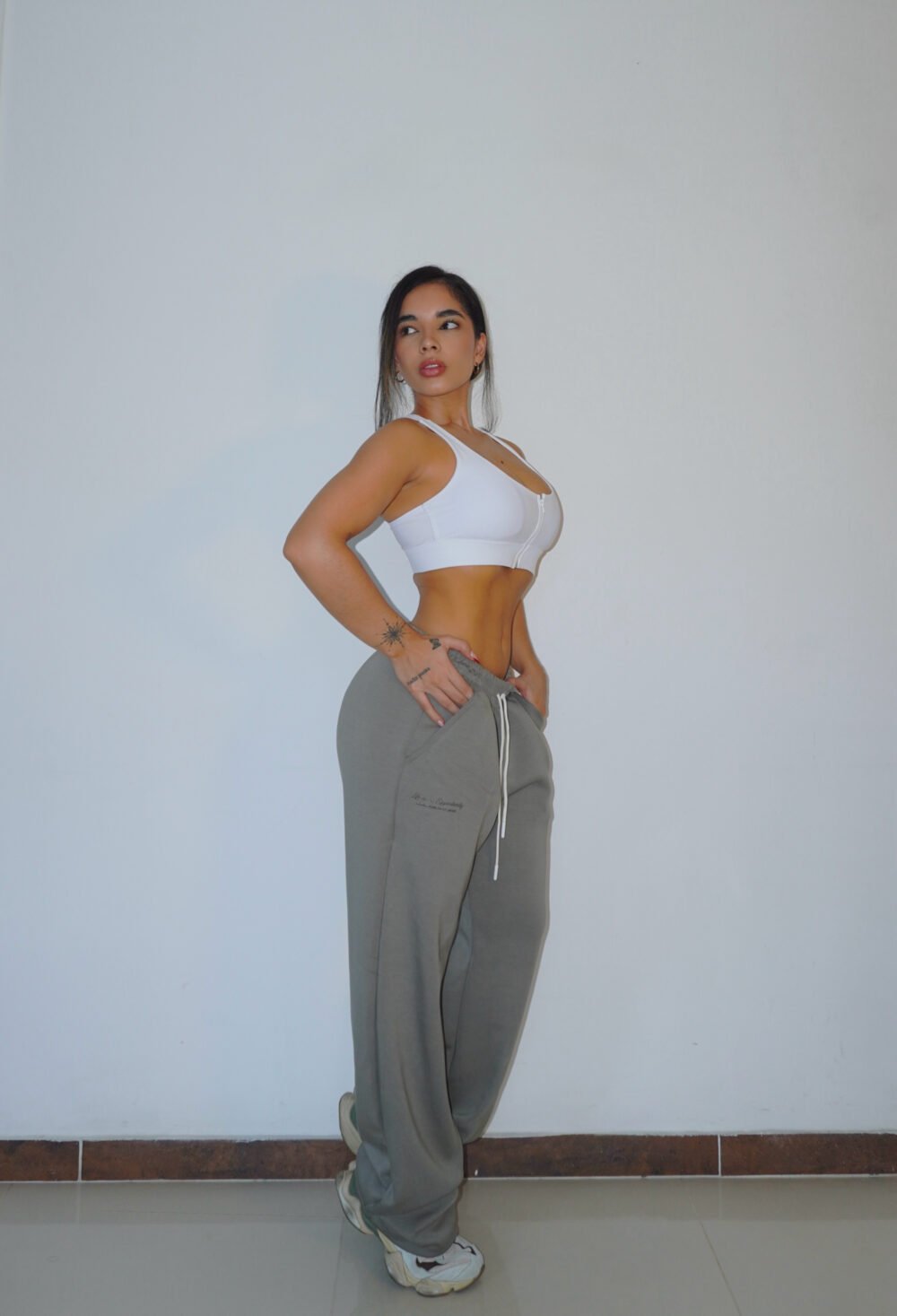 Pantalón Neighborhood — Cervo Sport, ropa deportiva de mujer